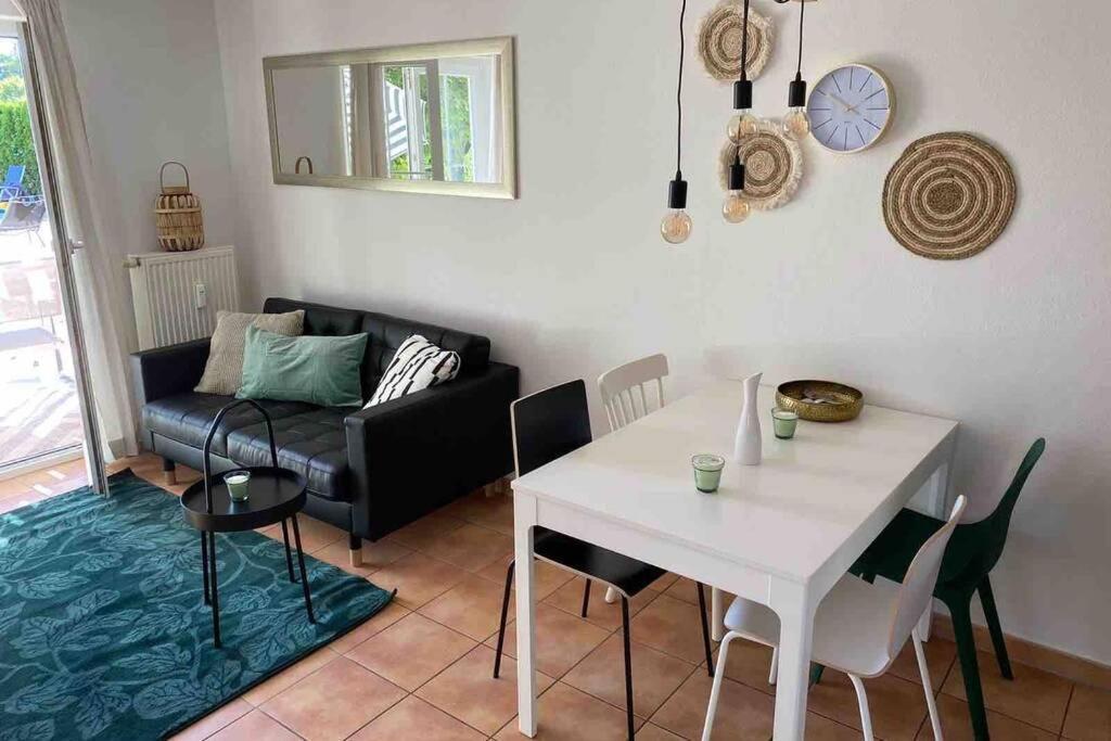 Die Seeblume - Ferienwohnung Mit Pool Und Seeblick Bodman-Ludwigshafen Esterno foto