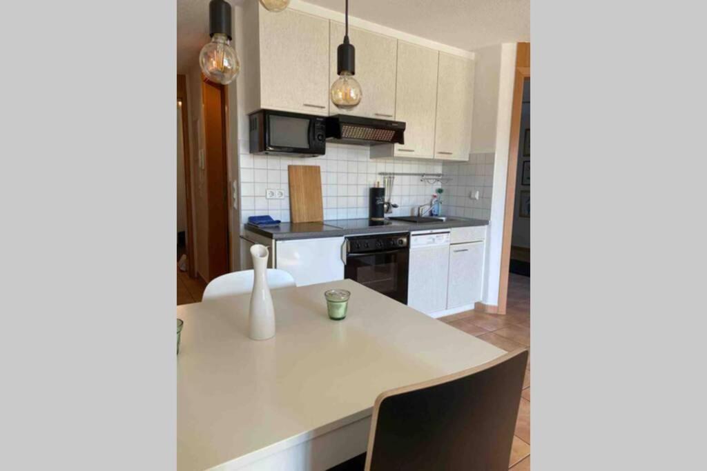 Die Seeblume - Ferienwohnung Mit Pool Und Seeblick Bodman-Ludwigshafen Esterno foto